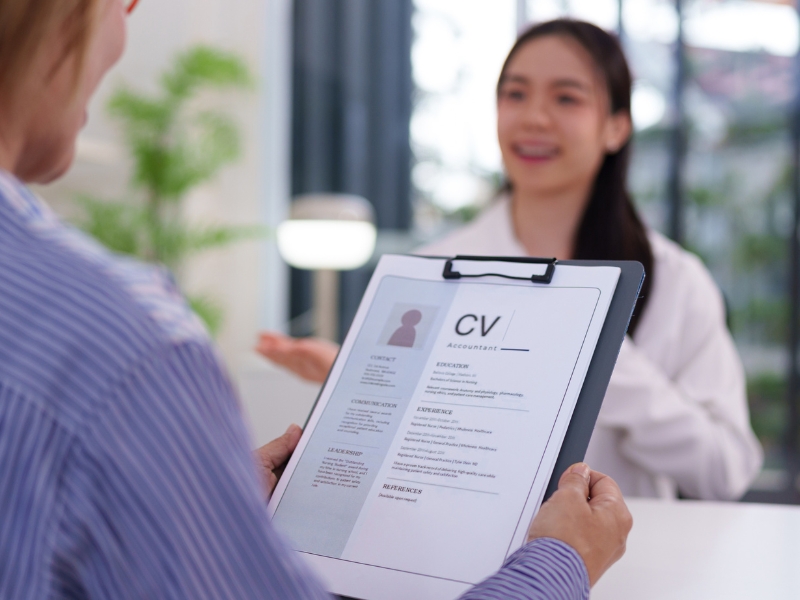 Tuyển dụng kế toán dịch vụ