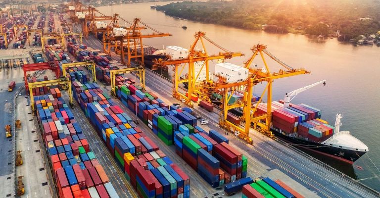 Logistics trong sử dụng dữ liệu phân tích